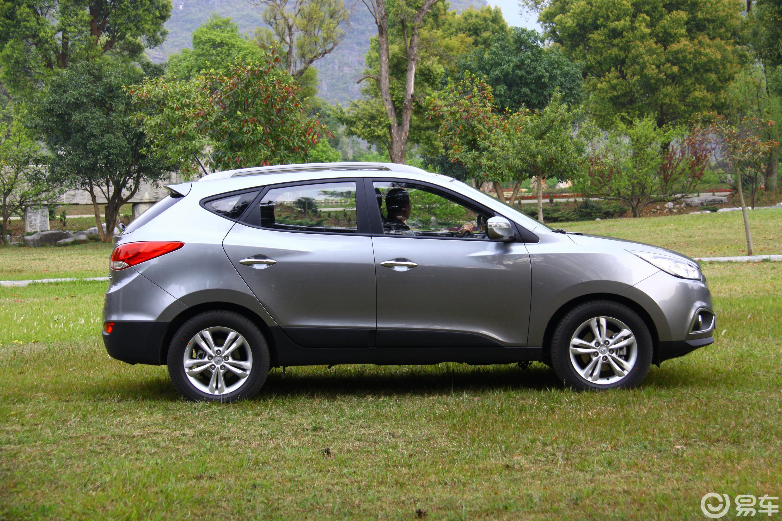 【现代ix352010款2.