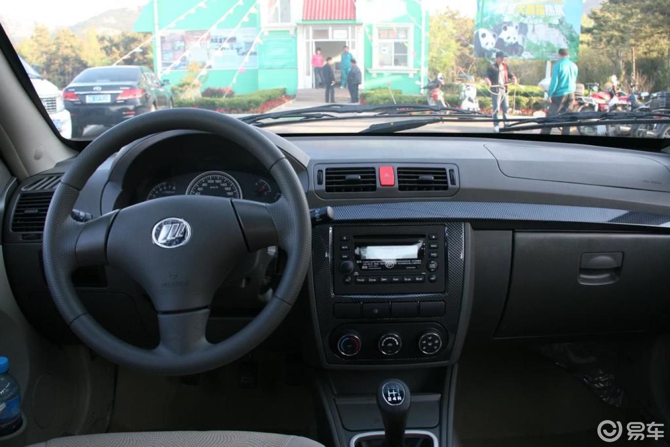 完整内饰(中间位置)