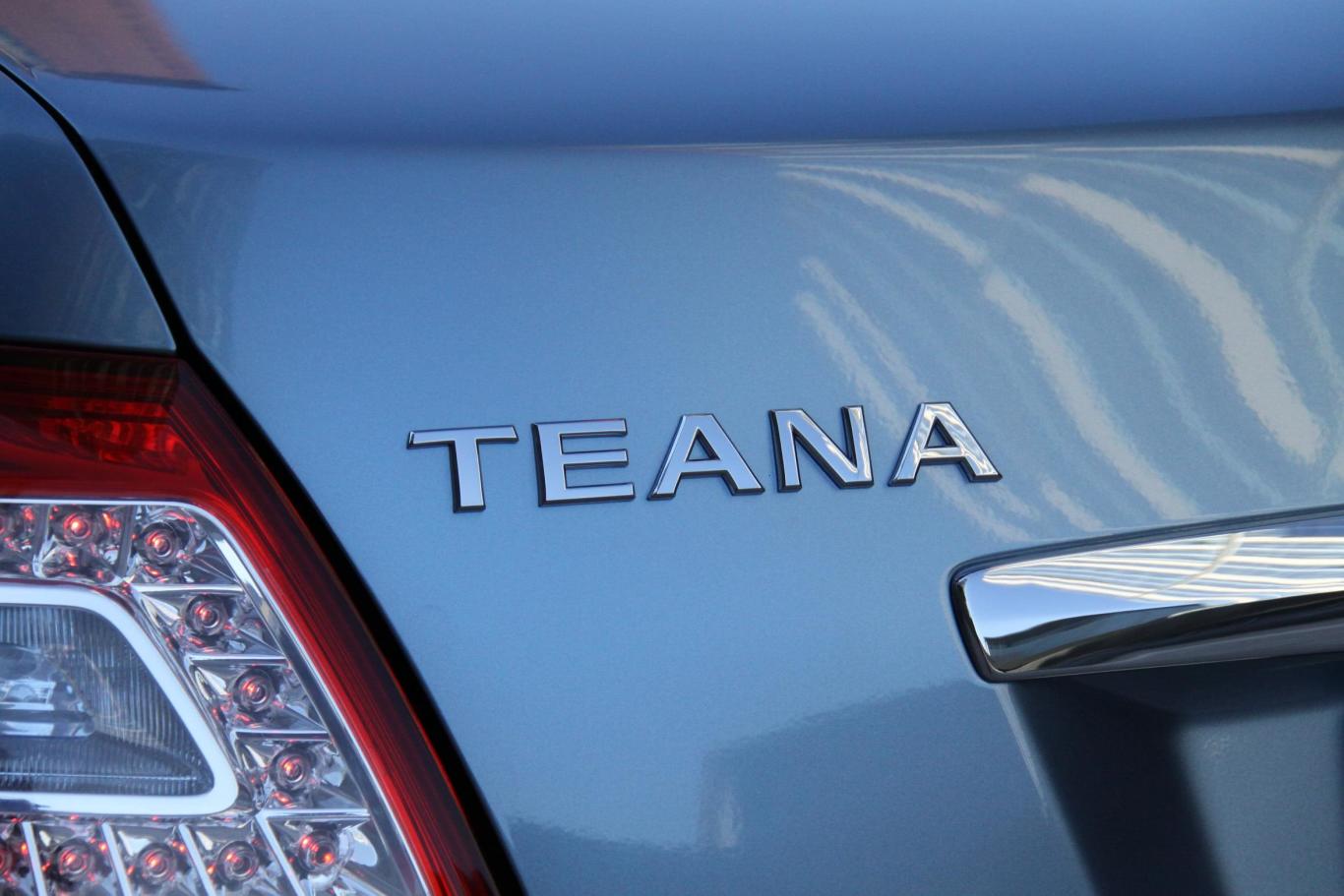 天籁2.0l xl—navi 智尚版尾标