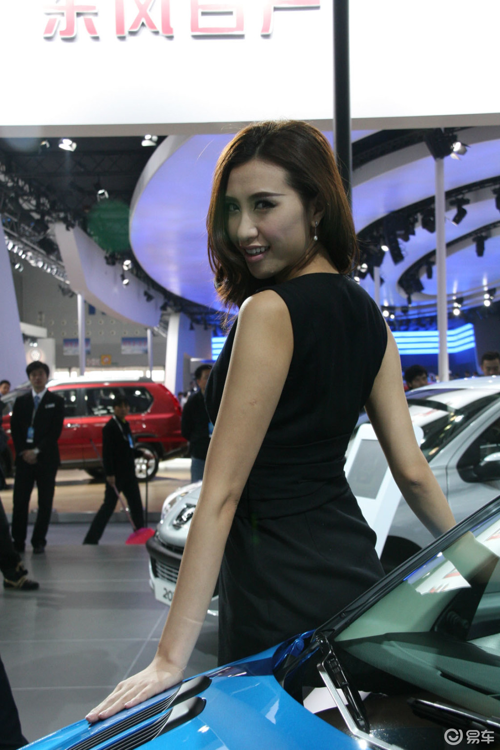 标致车模周培培