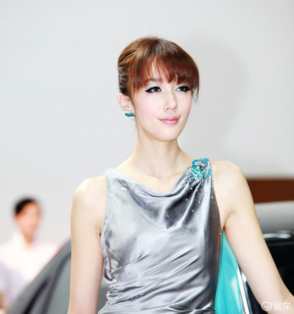 奔驰车模宋姗姗