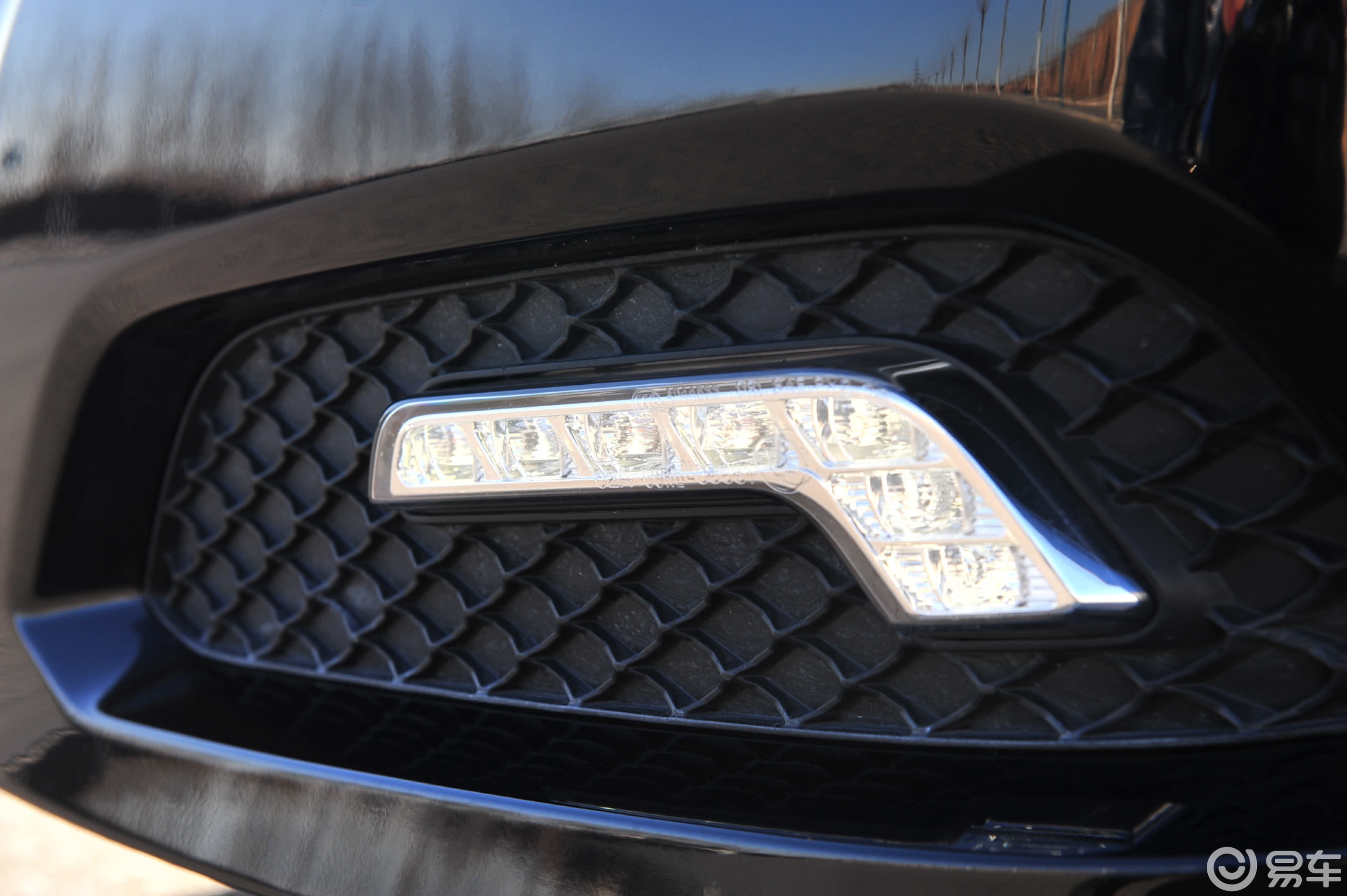 【奔驰e级2010款e 300 l 时尚型雾灯汽车图片-汽车图片大全】-易车