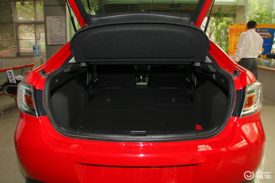 马自达睿翼轿跑 睿翼轿跑 2.0 精英 空间图