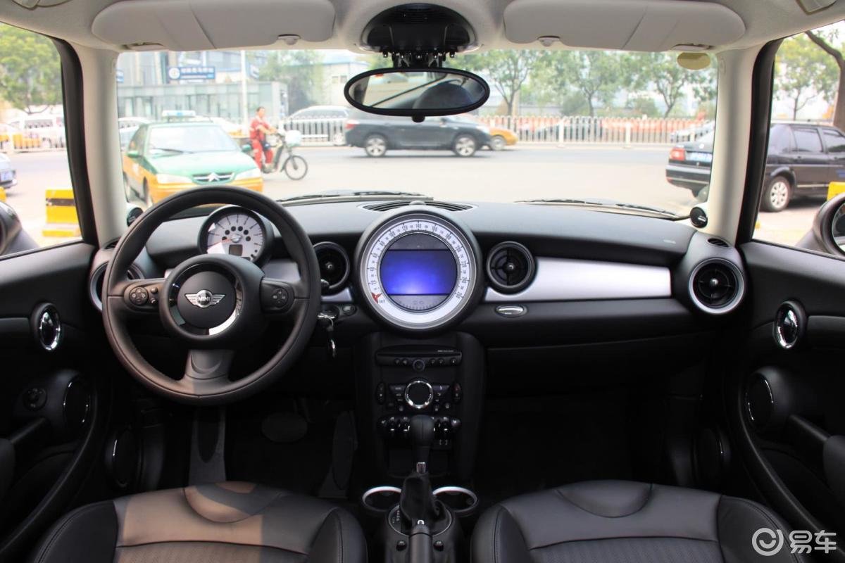 【mini clubman2011款cooper excitement内饰全景正拍汽车图片-汽车