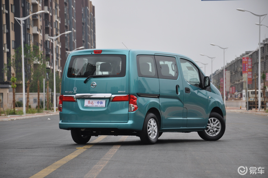 【郑州日产nv2002011款zn6441v1a4(国iv obd)尊贵型 2 2 3外观汽车