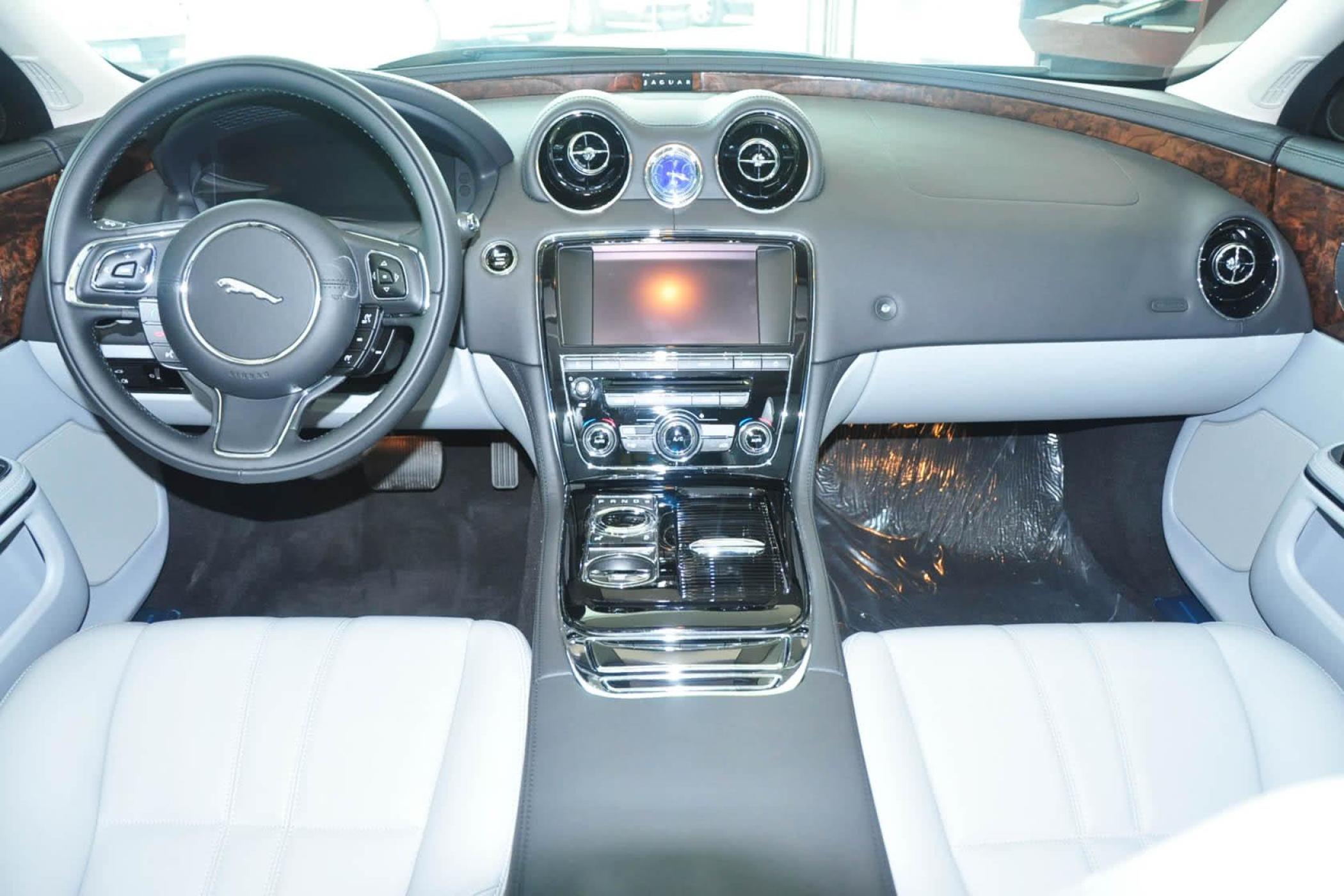 【捷豹xj2011款全景商务版内饰汽车图片-汽车图片大全】-易车