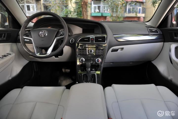 中华h530 1.6l 自动 豪华型完整内饰(中间位置)