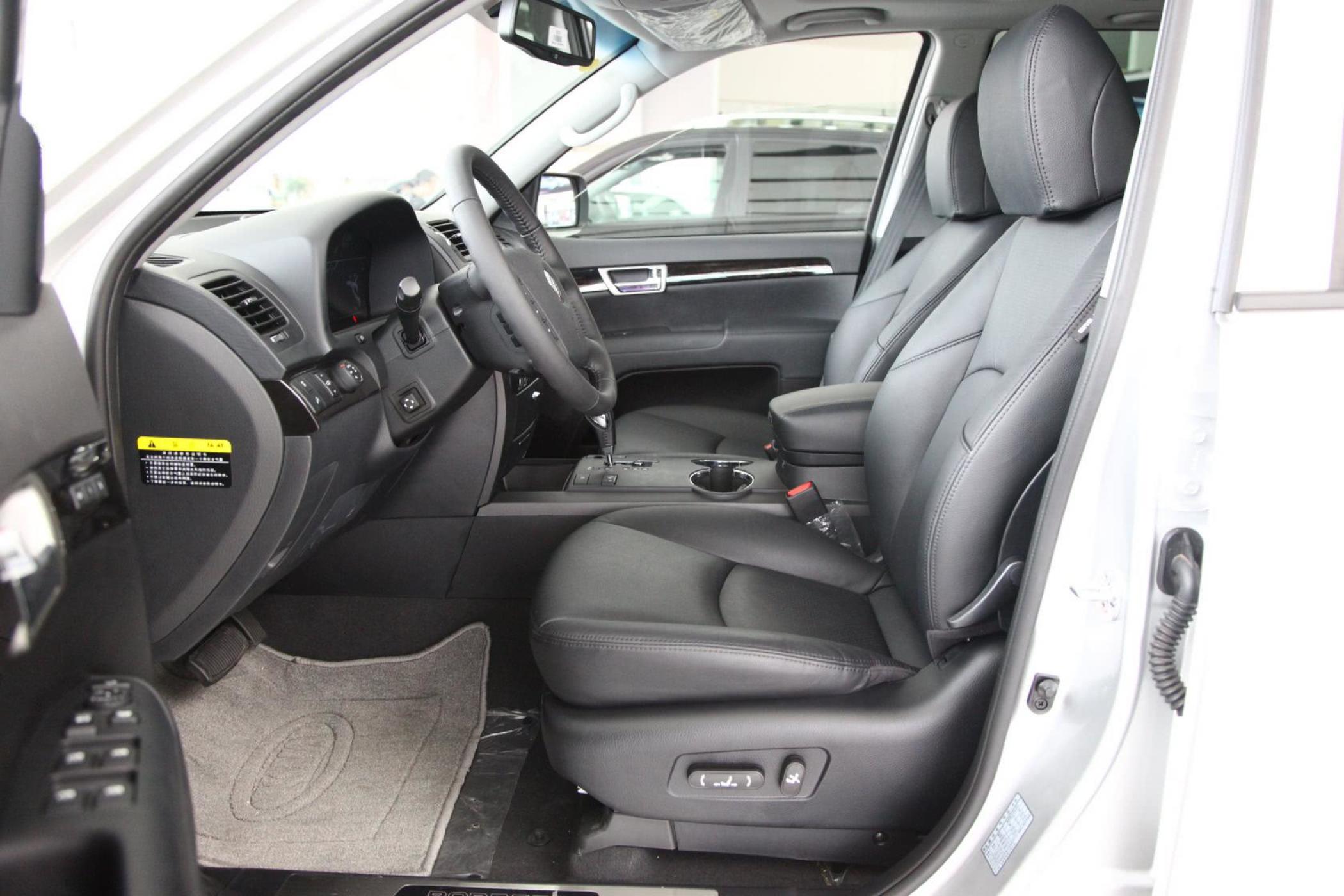 【霸锐2008款3.8 at 4wd—4前排空间汽车图片-汽车图片大全】-易车