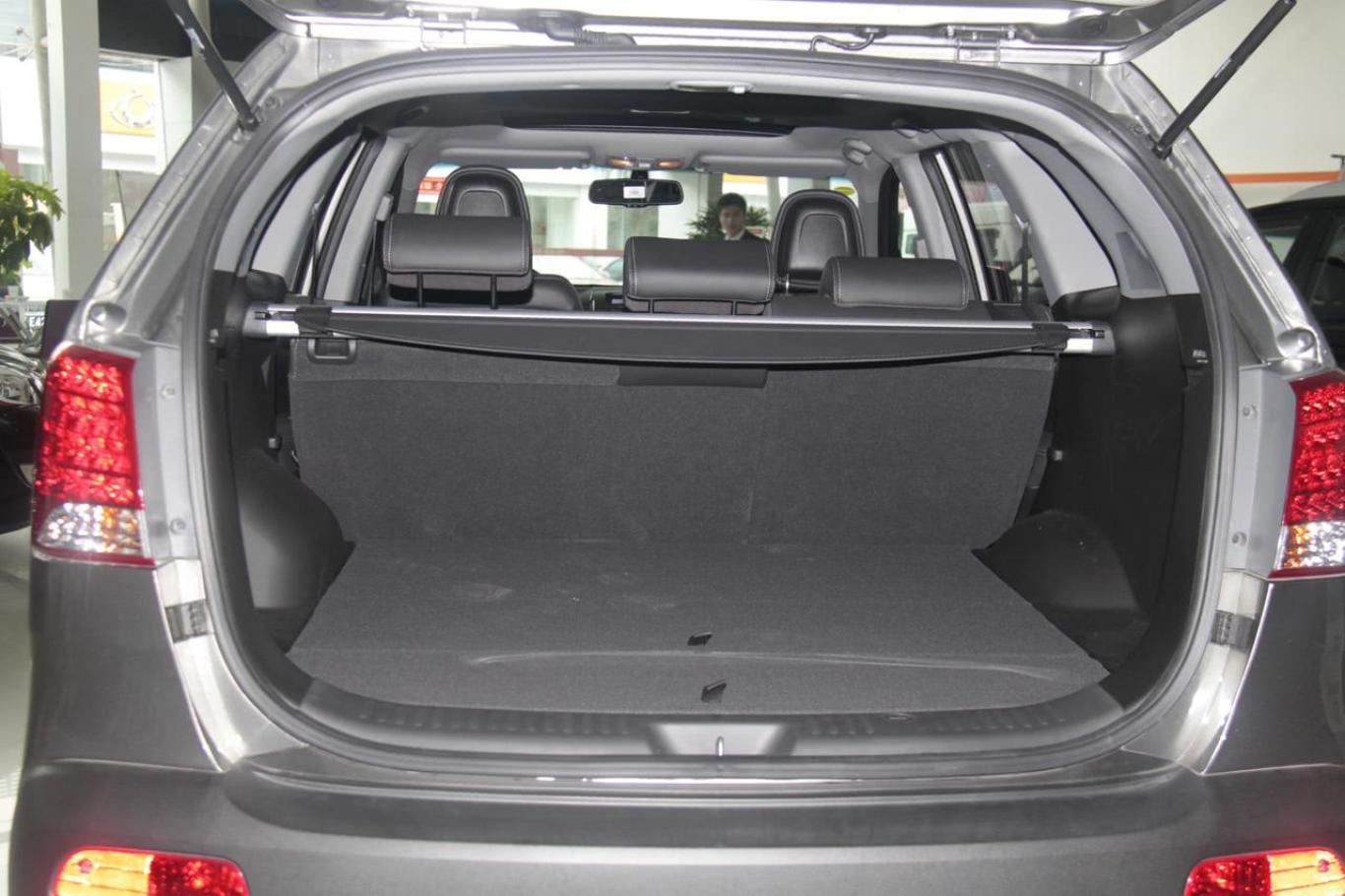 索兰托2.4l 汽油 至尊版空间