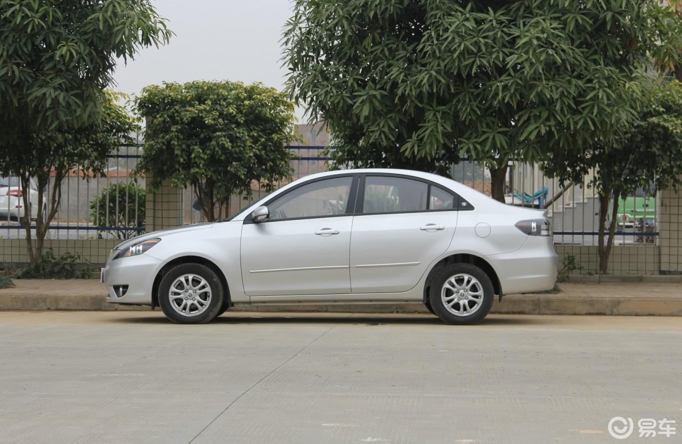 悦翔外观-闪光星河银金属漆