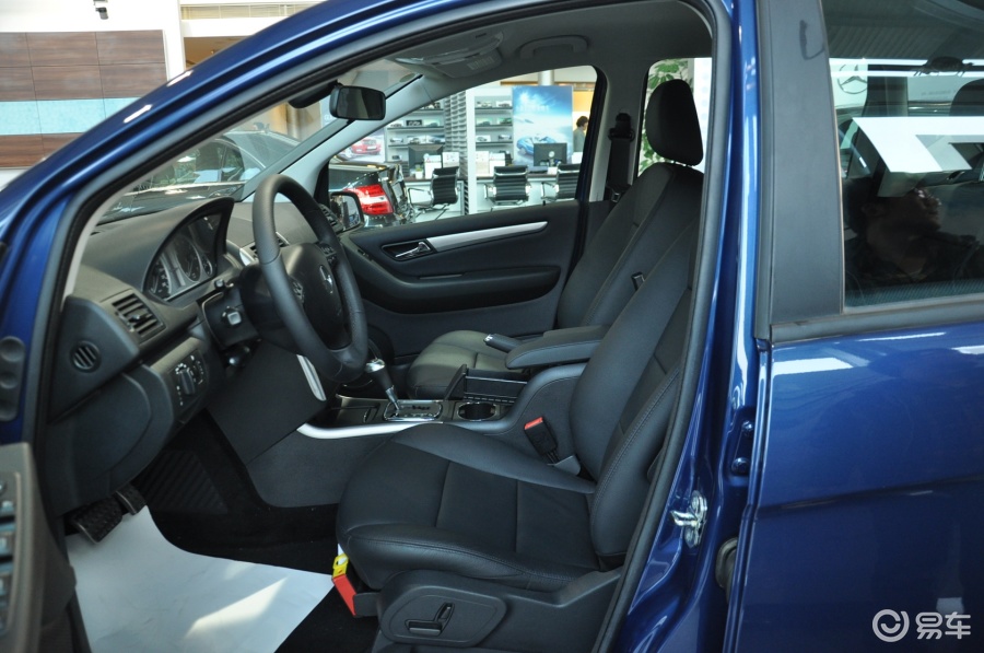 【奔驰a级2011款a180空间汽车图片-汽车图片大全】-易车网