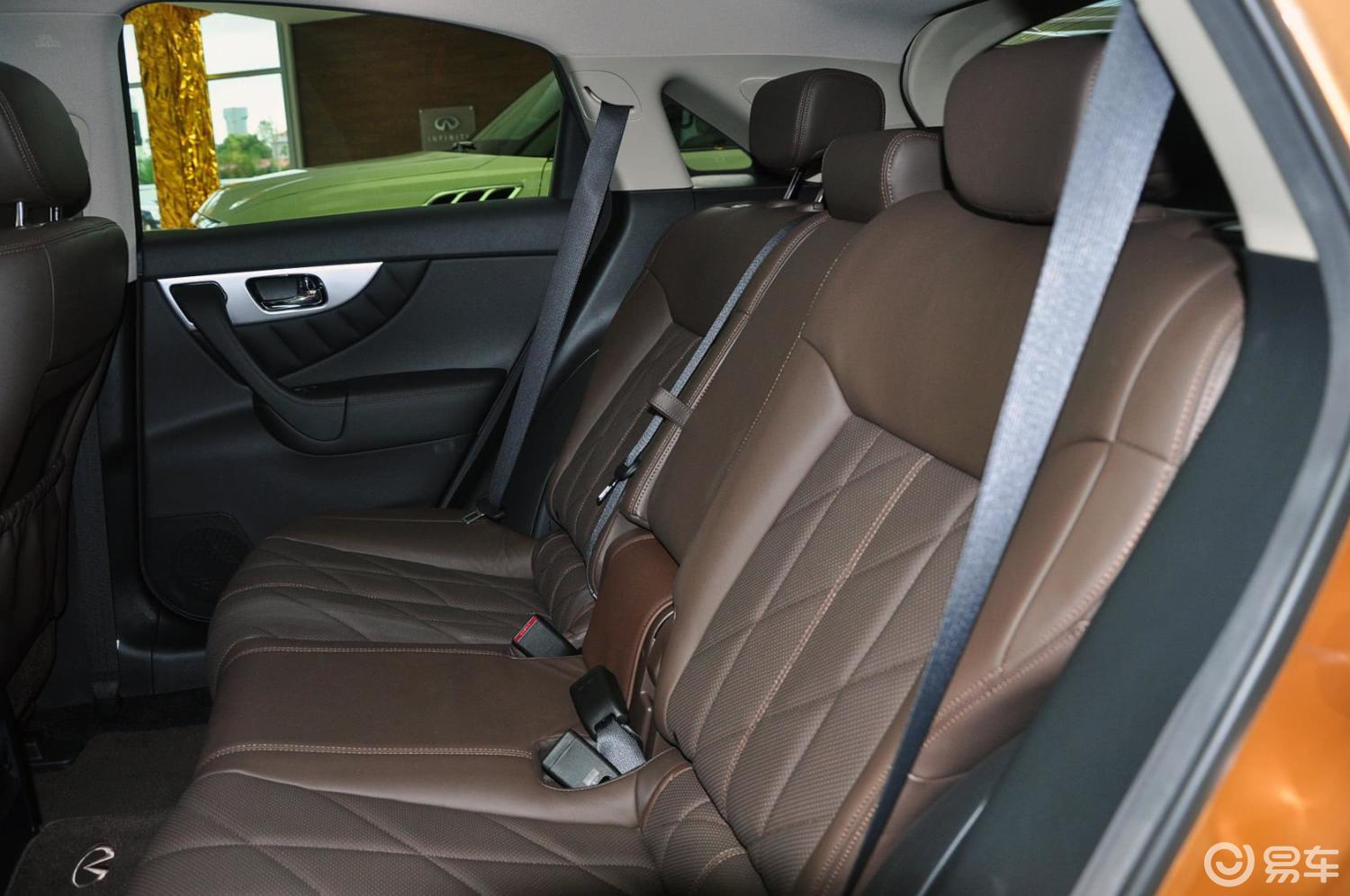 【英菲尼迪fx2011款35 超越版后排座椅汽车图片-汽车图片大全】-易车