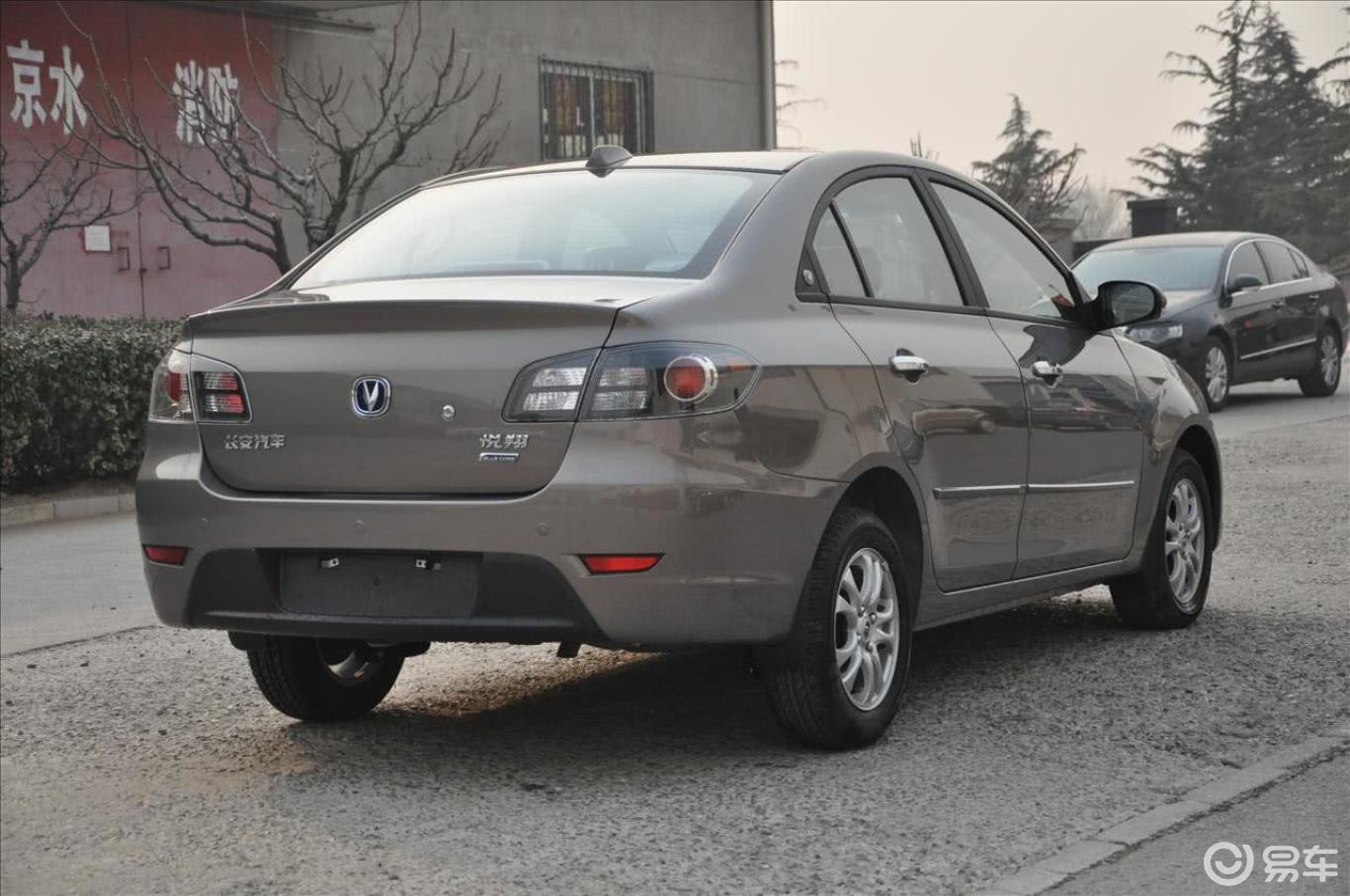 悦翔外观-闪光咖啡金黄金属漆