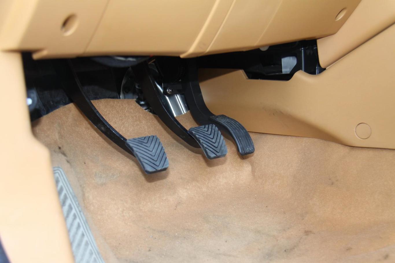 8t 手动 商务版脚踏板图片