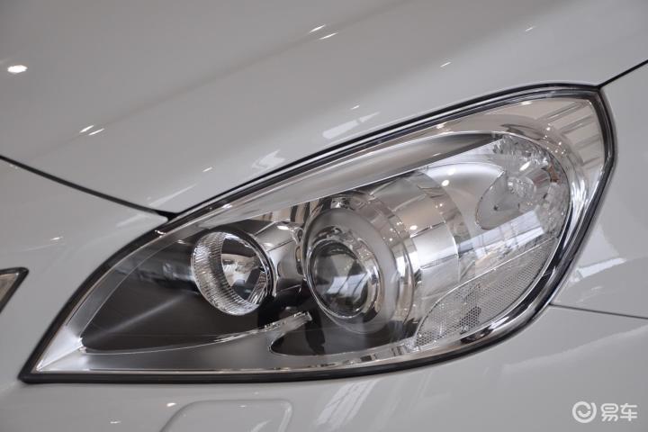 2012款 沃尔沃v60(进口) t6 r-design 运动版 大灯