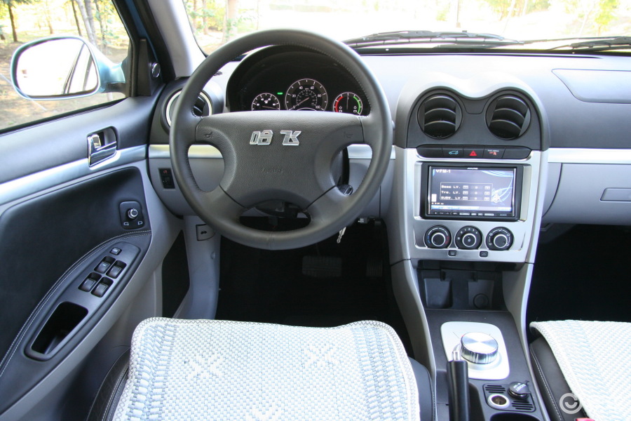 【赛豹Ⅲ内饰汽车图片-汽车图片大全】-易车网