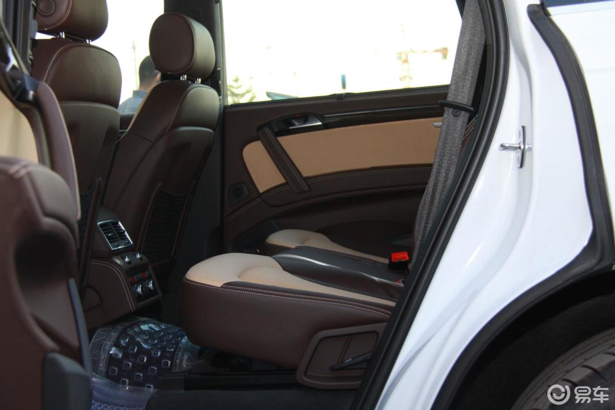 奥迪q7空间-朱鹭白