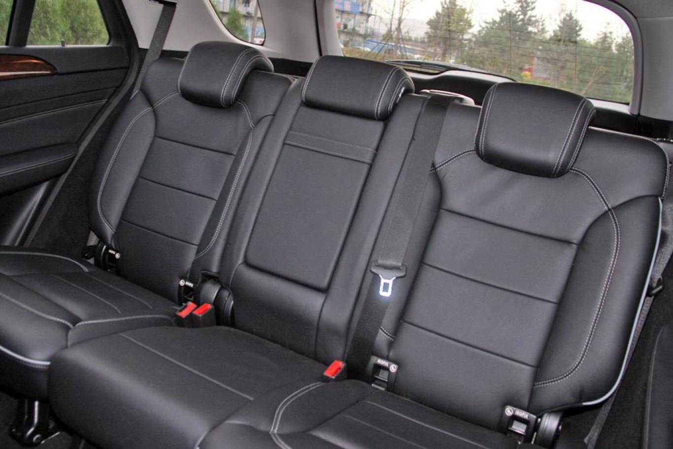 奔驰m级ml 350 豪华型后排座椅
