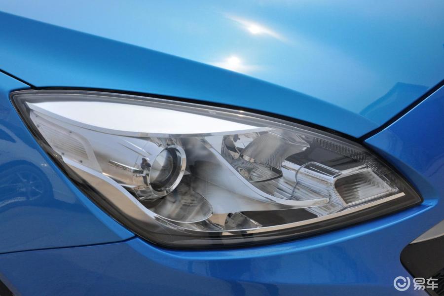长安悦翔v5 大灯图