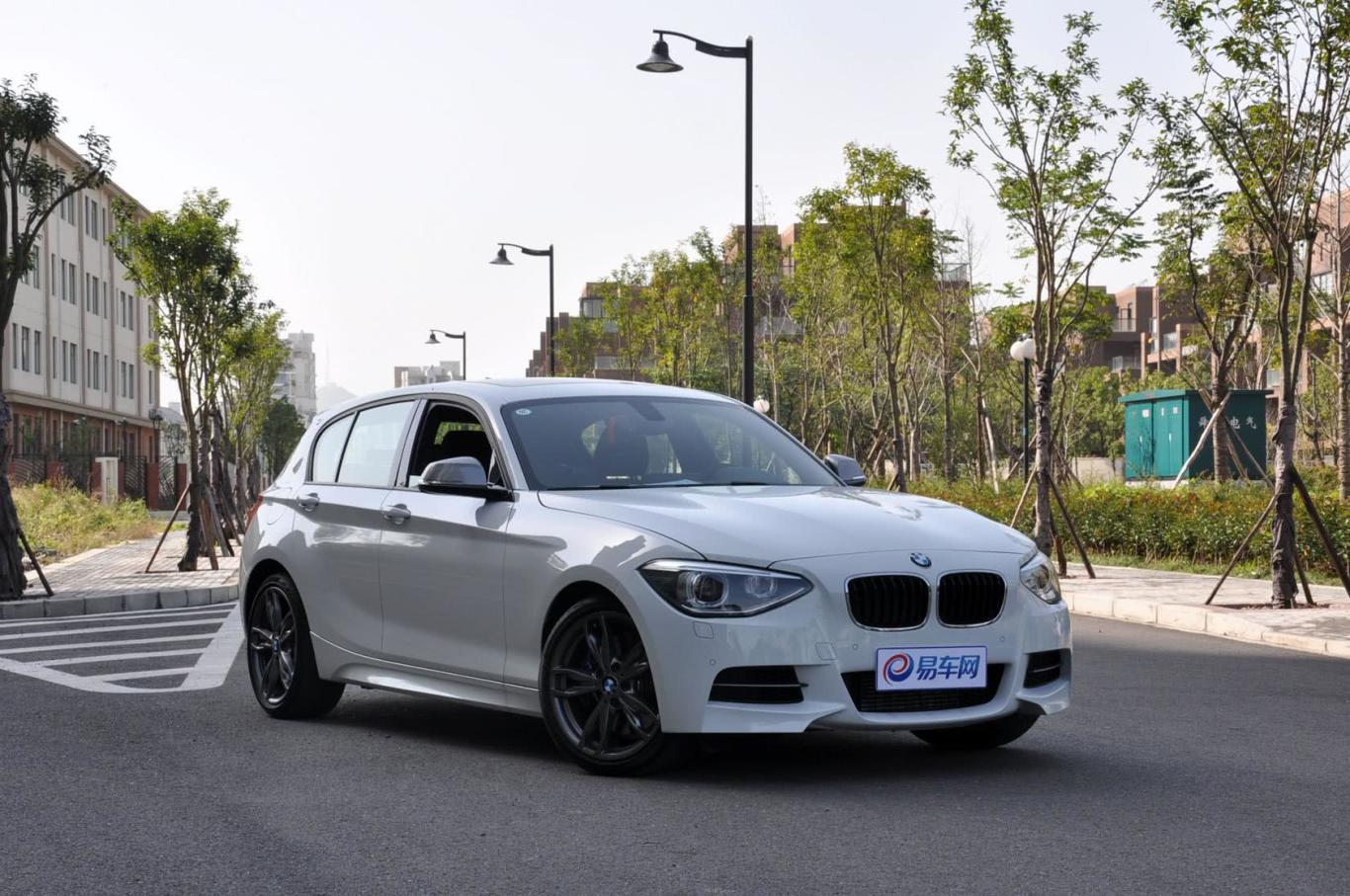 宝马1系(进口)m135i侧前45度车头向右水平