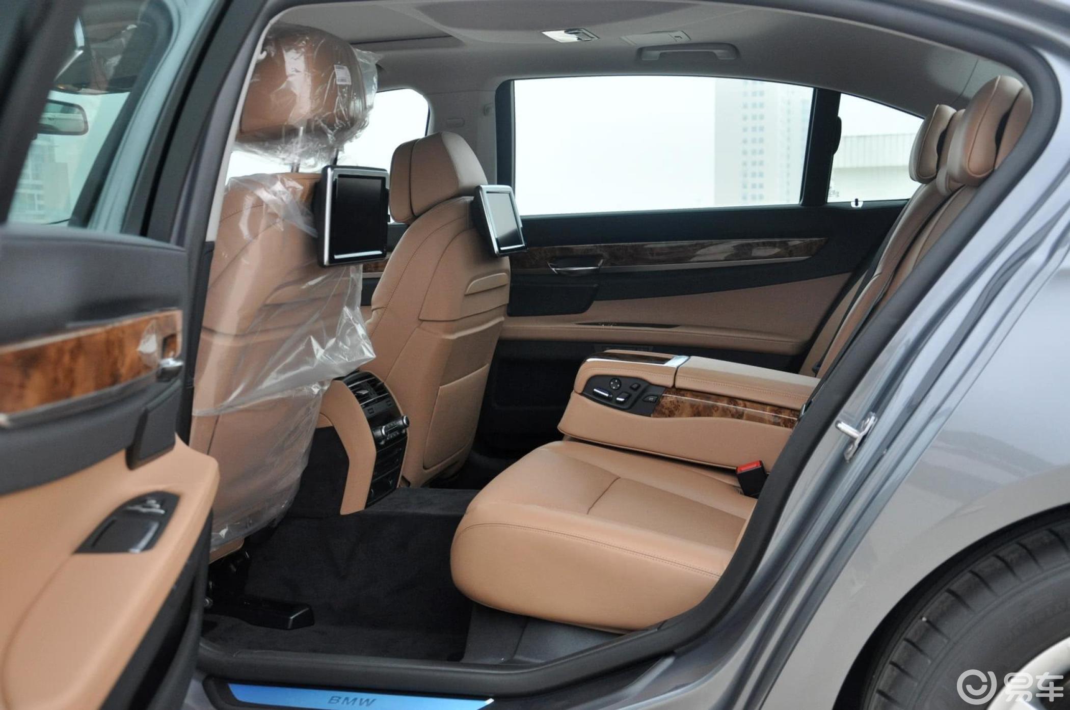 【宝马7系2013款740li 豪华型后排空间体验汽车图片-汽车图片大全】