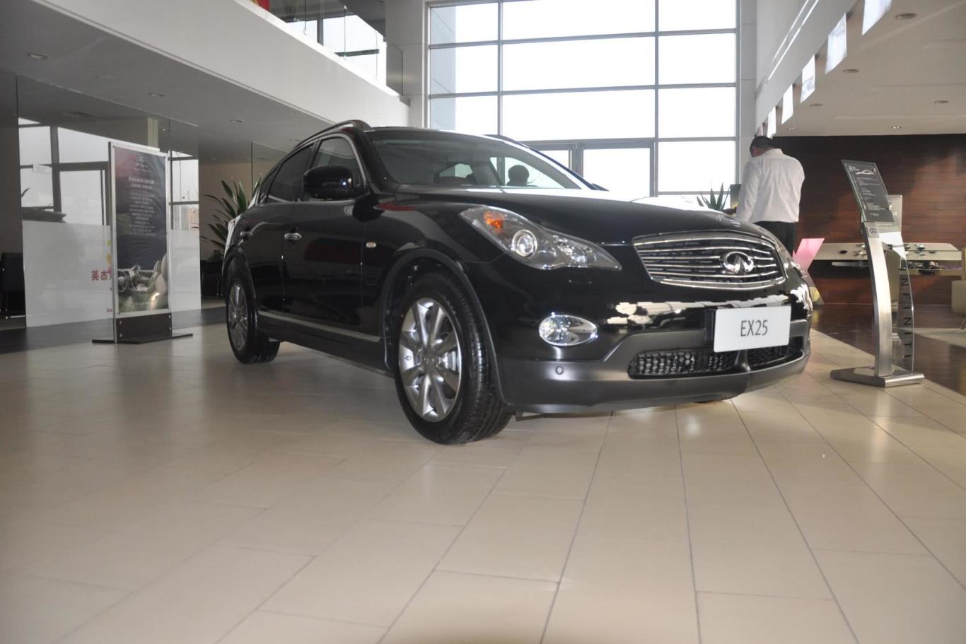 英菲尼迪ex25 后驱 尊雅版