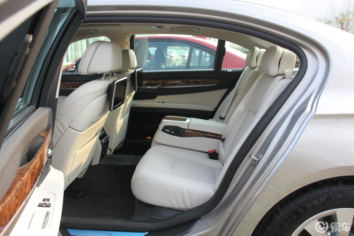 【宝马7系2013款740li 豪华型后排空间体验汽车图片-汽车图片大全】
