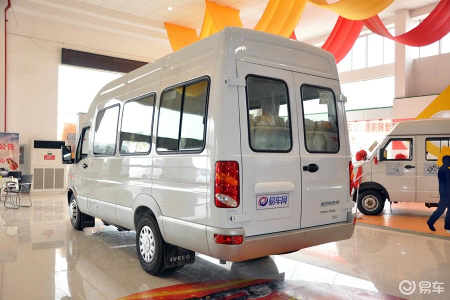 宝迪a42标准版 17座