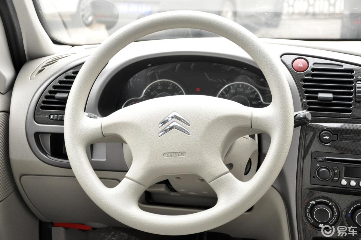 【爱丽舍2013款经典 三厢 1.