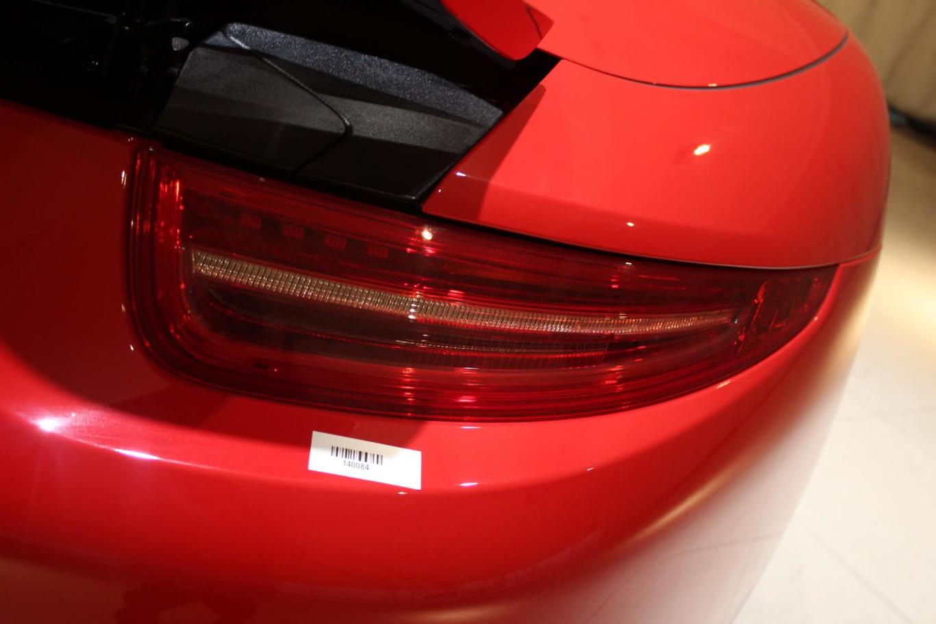 保时捷911carrera cabriolet 3.4l尾灯侧45度俯拍