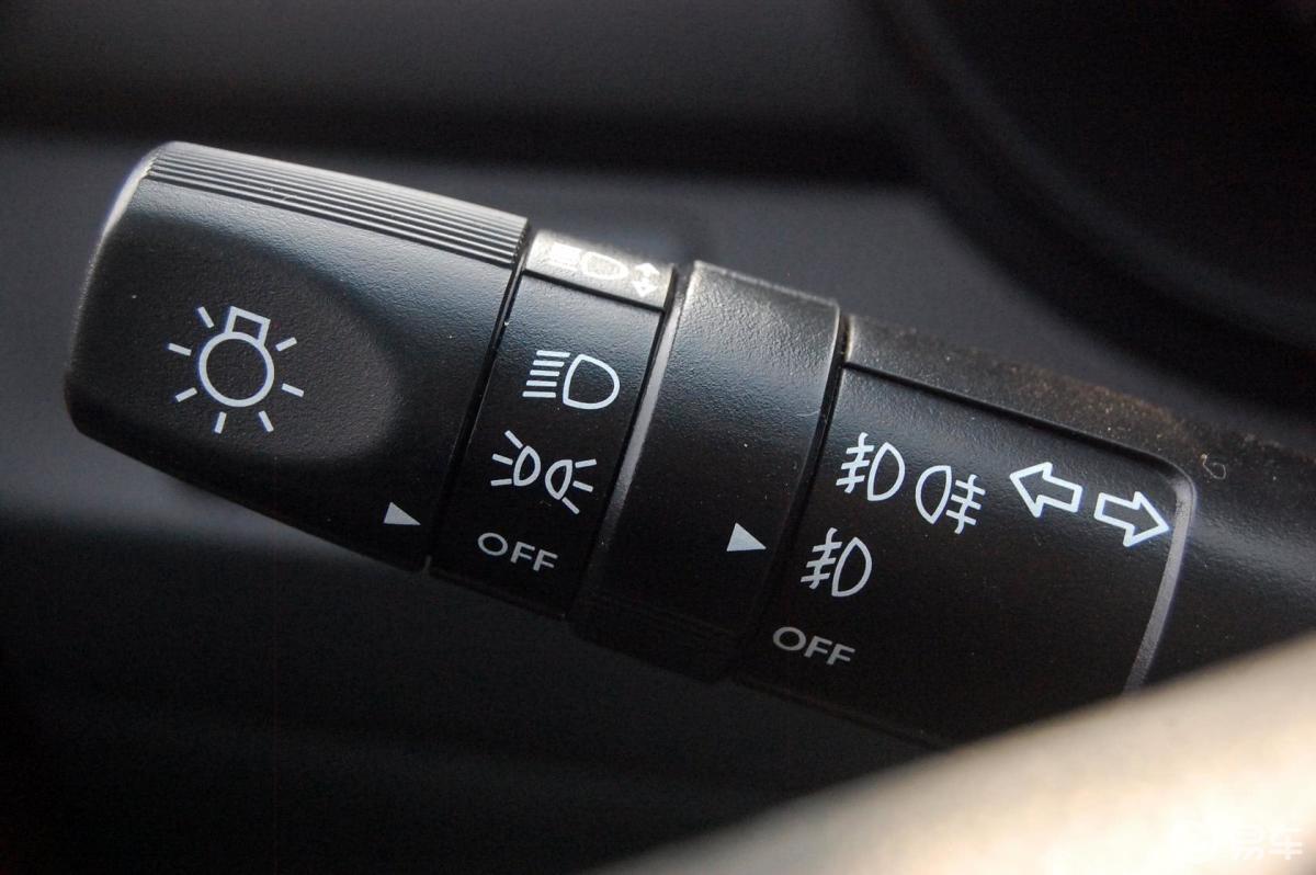 【起亚k22012款两厢 1.