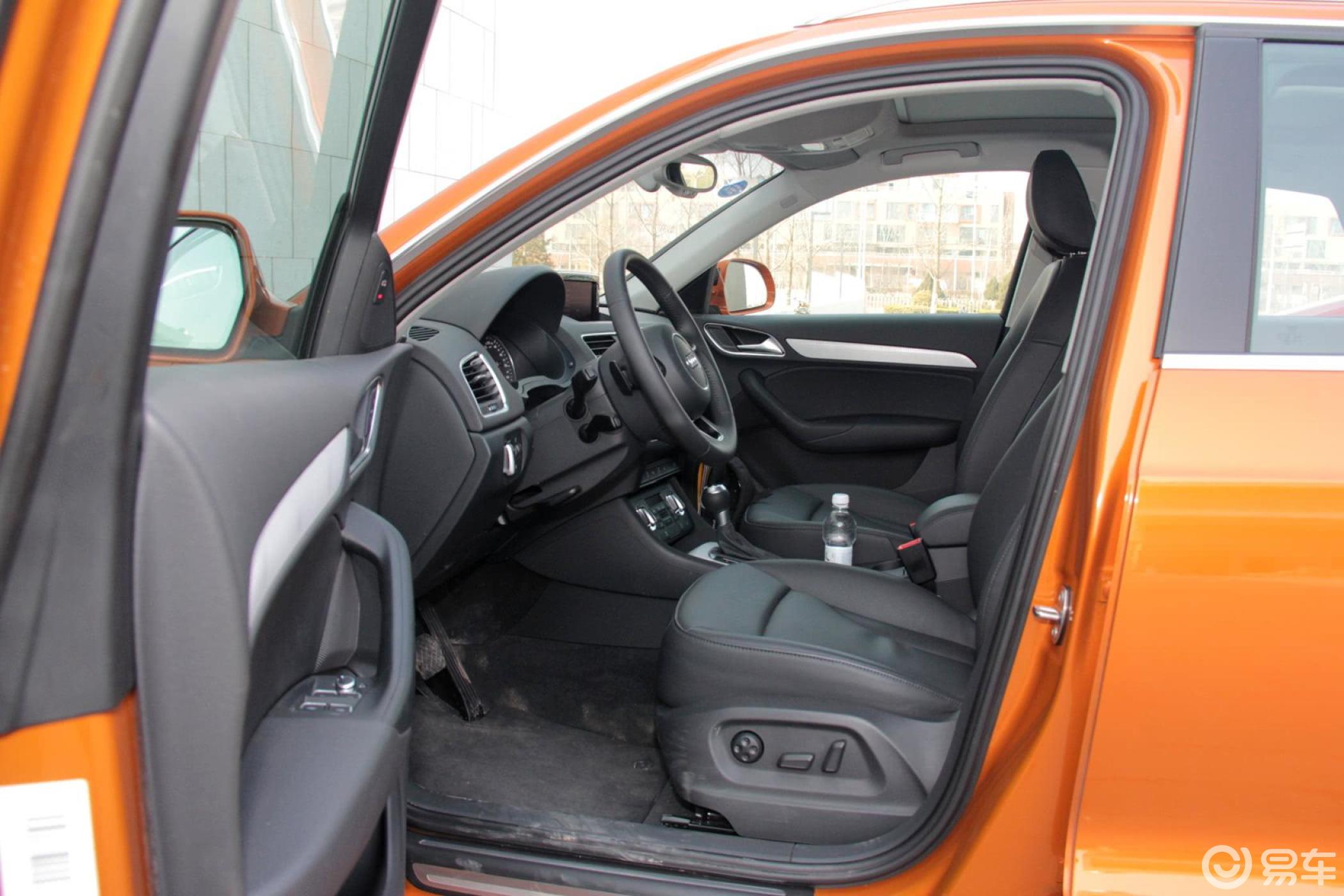 【奥迪q32013款40tfsi quattro 豪华型前排空间汽车图片-汽车图片大全