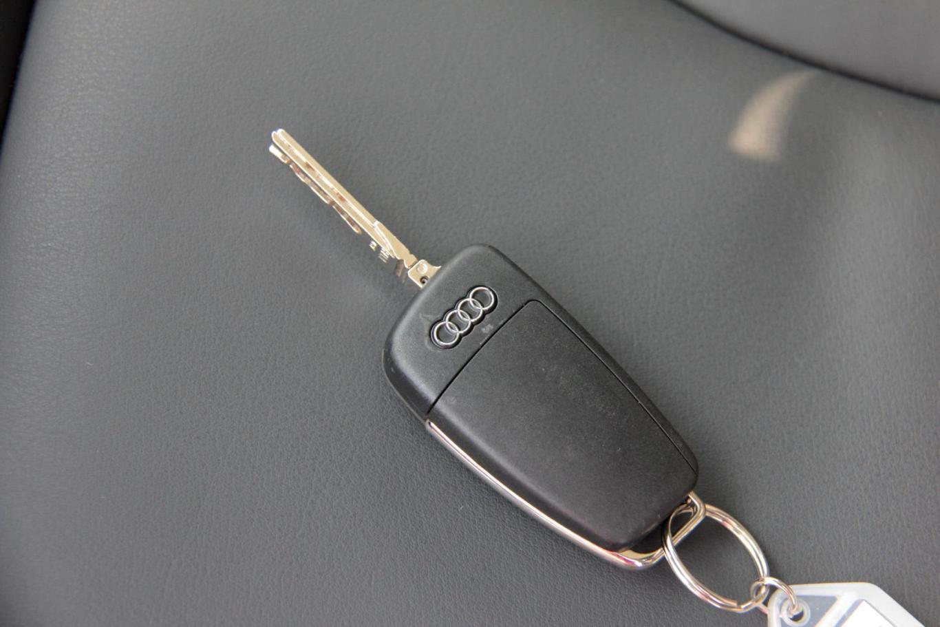 奥迪q340tfsi quattro 豪华型钥匙