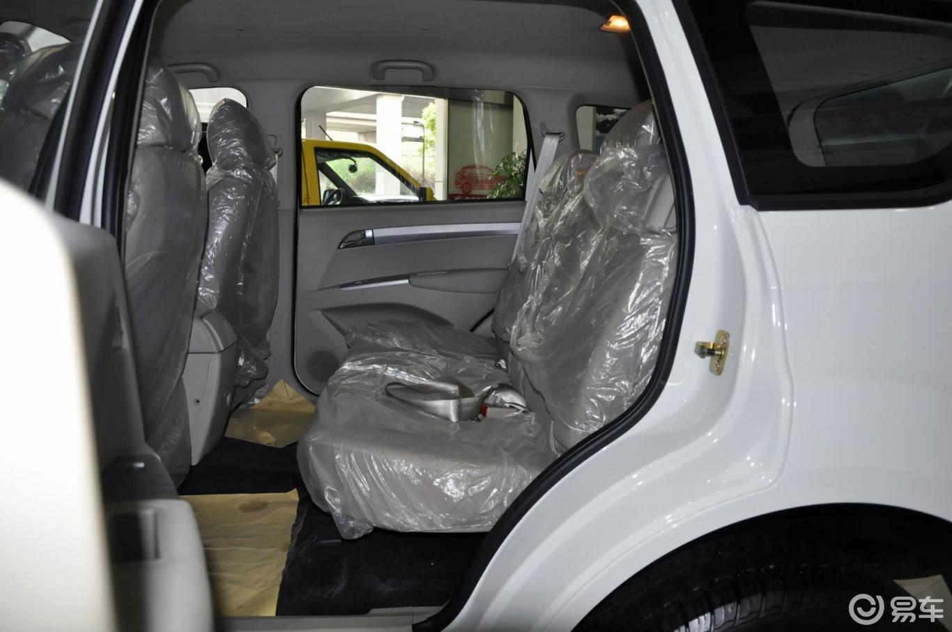 0l 手动 两驱 都市先锋版 汽油】陆风x8_探索版 2.