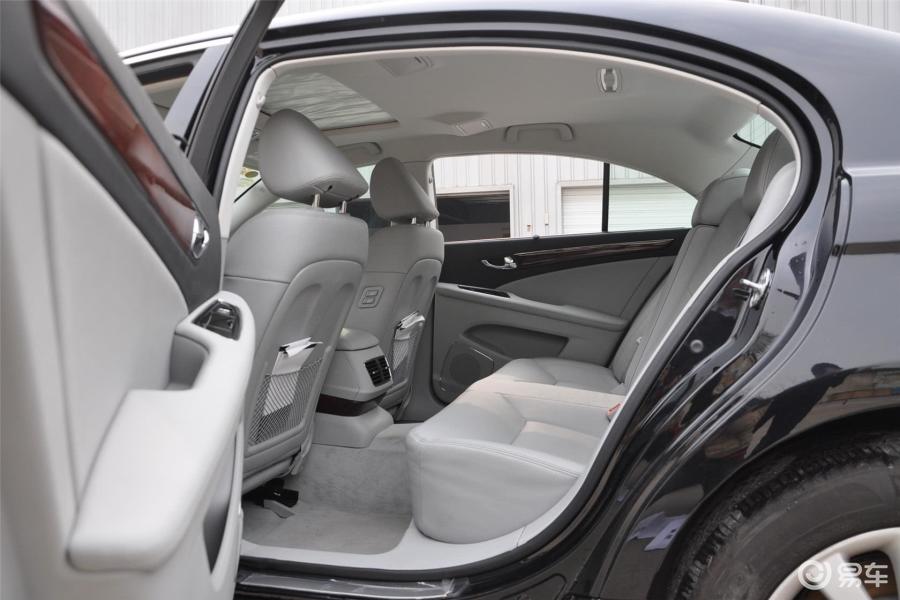 5l 自动 尊贵型后排空间体验汽车图片-汽车图片大全】-易车网