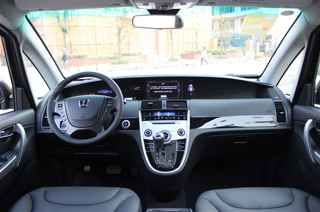 现款大7 mpv黑色内饰