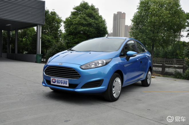 福特嘉年华三厢