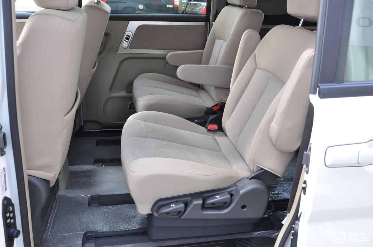 郑州日产  御轩 2009款  2009款  2.0l 标准型  2.5l 豪华型  2.