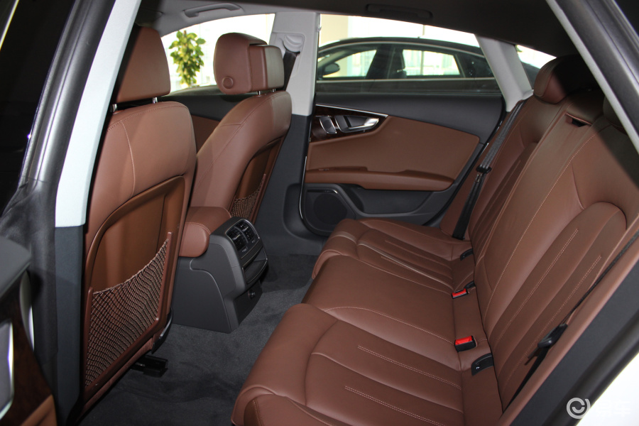 【奥迪a7(进口)2013款50 tfsi quattro 舒适型后排空间汽车图片-汽车