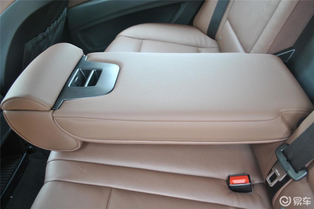 【宝马x52013款xdrive35i 领先型后排扶手汽车图片-汽车图片大全】