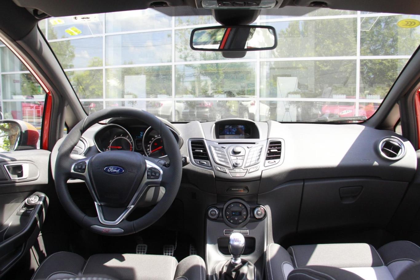 st 1.6t 手动内饰全景正拍