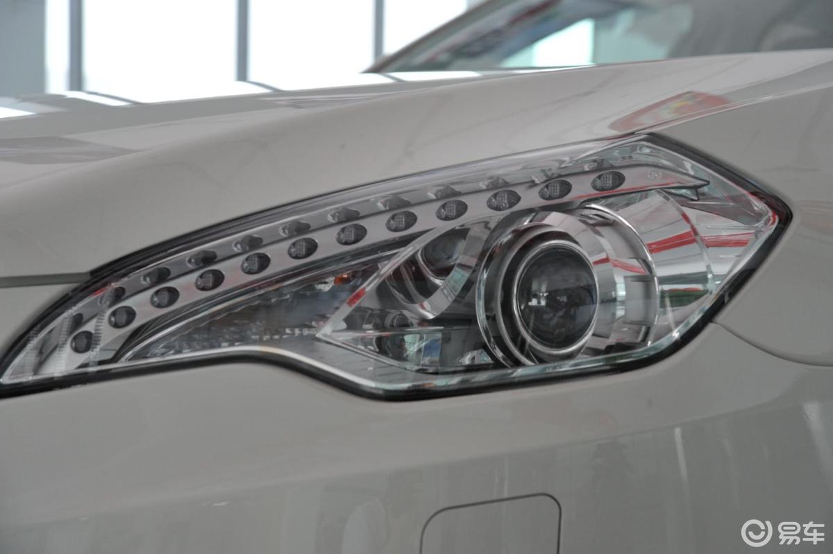 3t 自动 豪华版大灯侧45度俯拍汽车图片-汽车图片大全】-易车