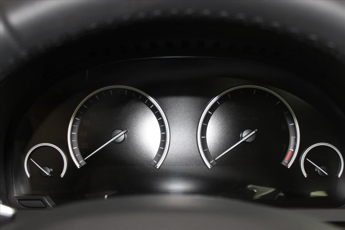 宝马7系740li xdrive仪表盘