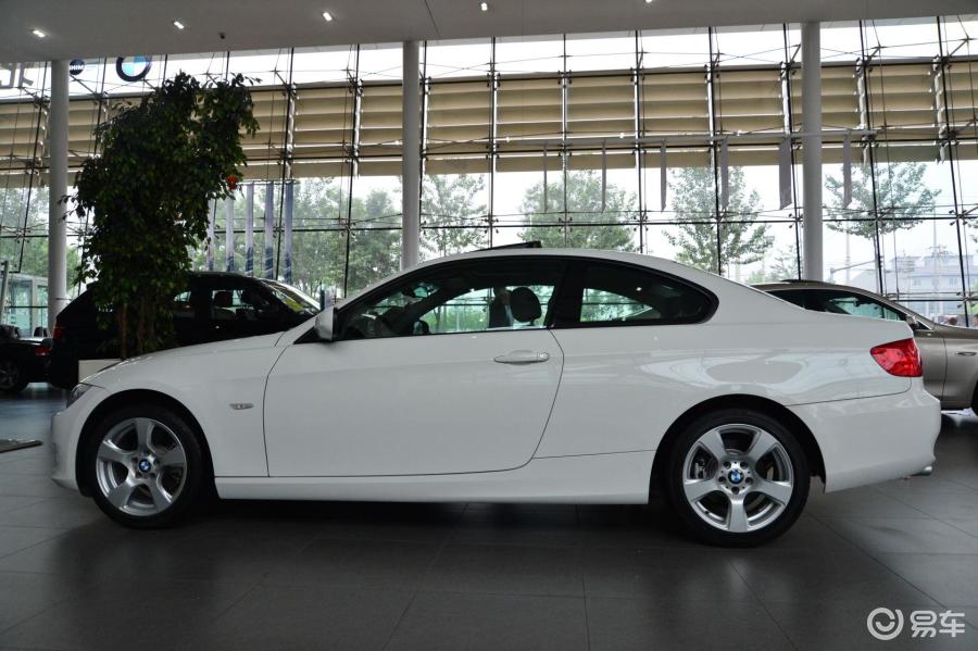 【宝马3系2011款双门轿跑车 320i正侧车头向左水平汽车图片-汽车图片