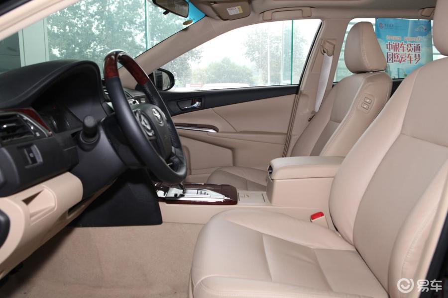 丰田凯美瑞 前排空间图