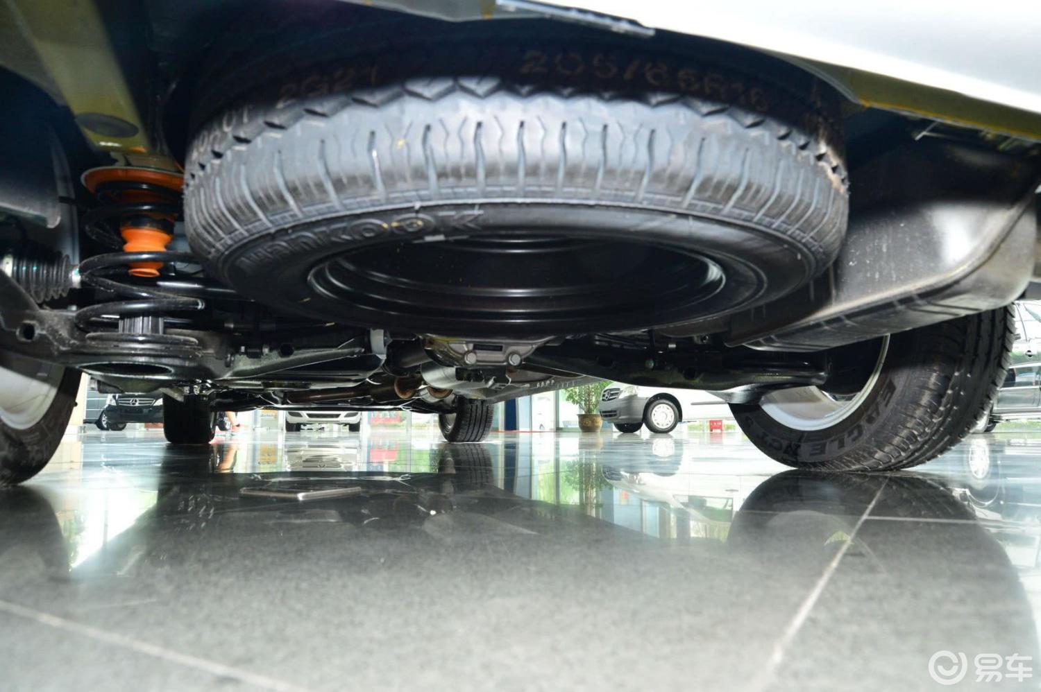 【唯雅诺2013款3.0l 领航版备胎汽车图片-汽车图片大全】-易车