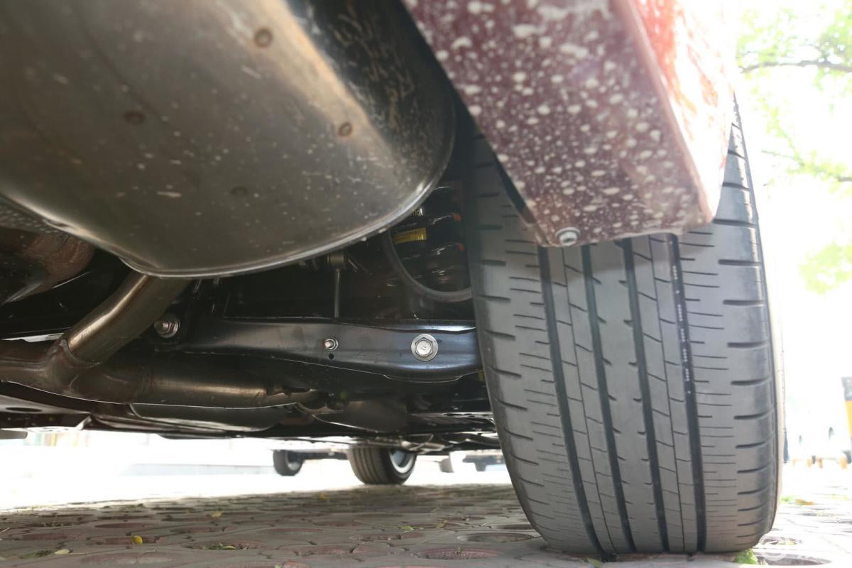 【锐志2013款2.5v 尊锐版后悬挂汽车图片-汽车图片大全】-易车