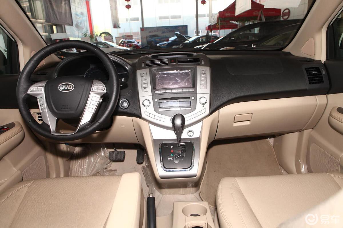 4l 手动 尊贵型 白金版内饰全景正拍汽车图片-汽车图片大全】-易车