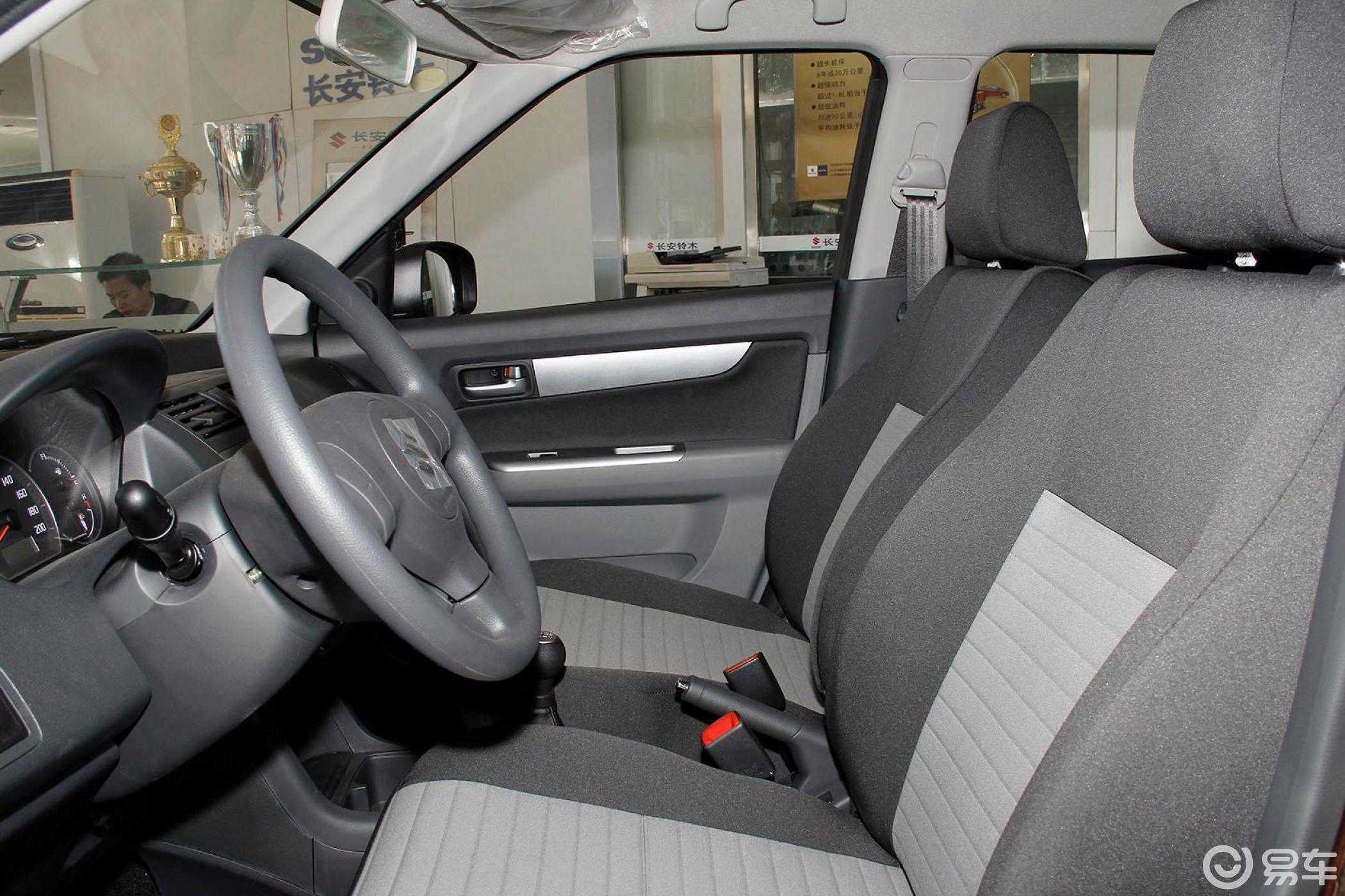 【雨燕2013款1.5l 自动 标准型前排空间汽车图片-汽车图片大全】-易车