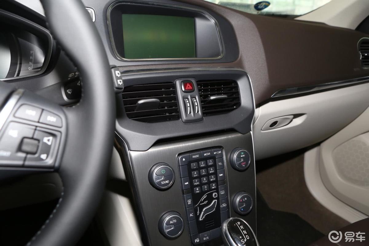 【沃尔沃v402014款v40 智尊版中控台驾驶员方向汽车图片-汽车图片大全